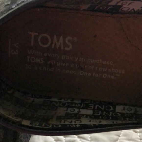 TOMS - Picture 4 of 4
